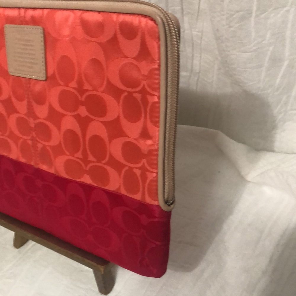 Coach Weekender Color Block Zip Pouch - Coral & Raspberry - Picture 5 of 9